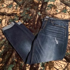 lightly worn cuffed jeans 👖💙